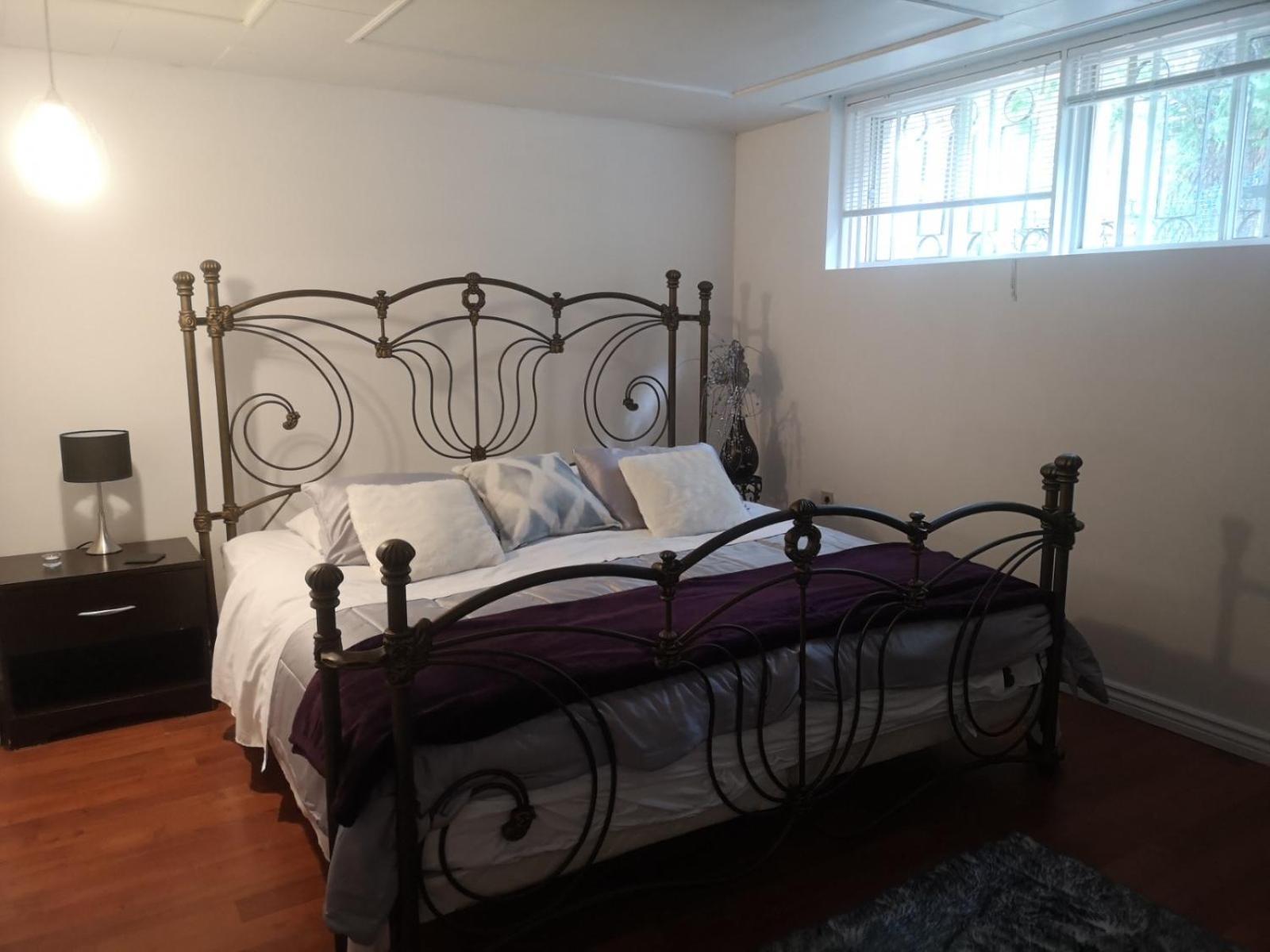 Comfortable 2-bedroom, Private Kitchen And Bathroom *